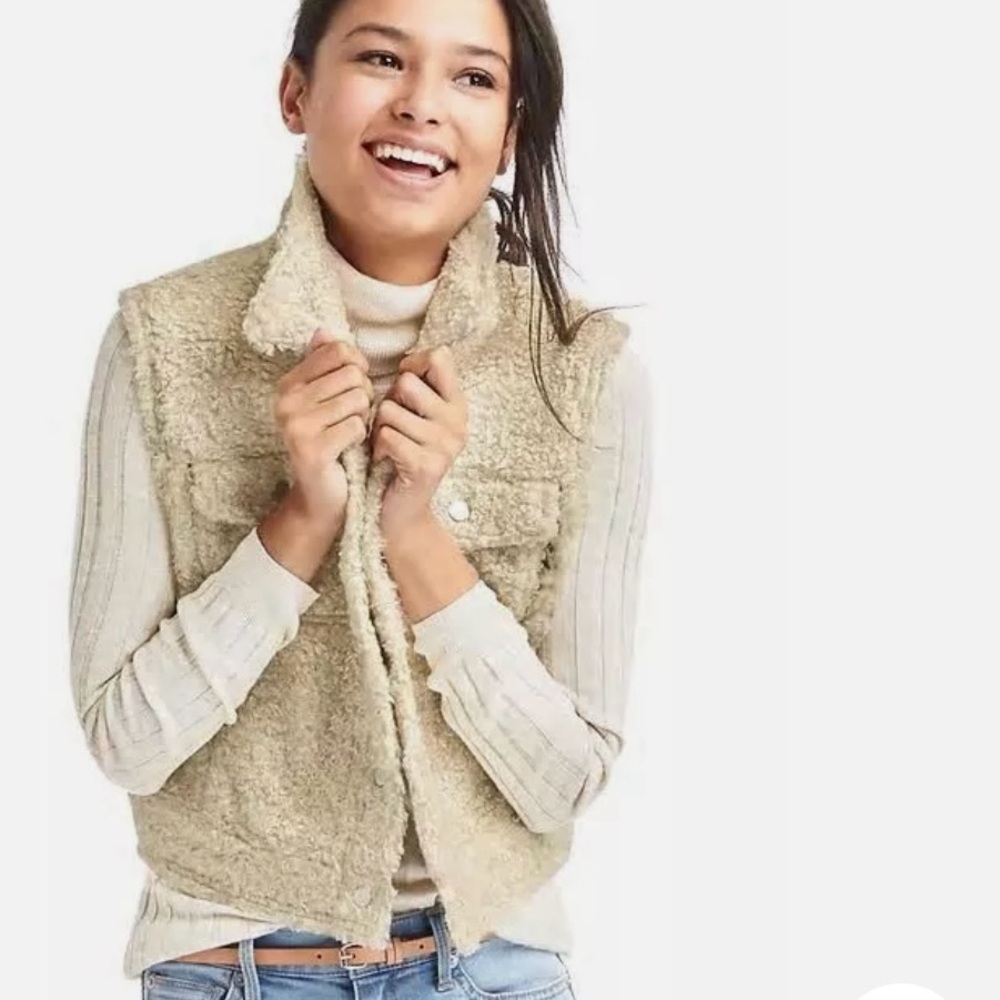 GAP Cozy Cream Sherpa Teddy Bear Sleeveless Jacket Snap Up Vest